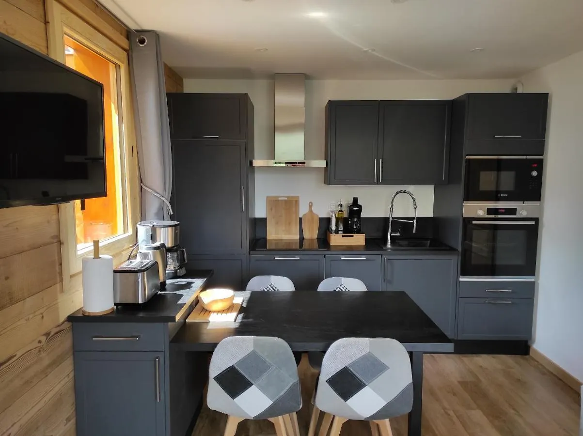 Appartement 3 Etoiles Avec Balcon, Vue Montagne A Meribel Mottaret Les Allues 0*,  France